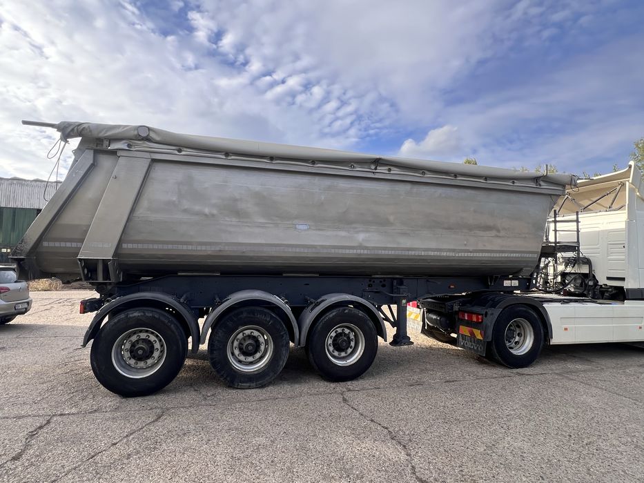 Ansamblu basculabil Volvo FM EEV si semiremorca Schmitz SKI-24