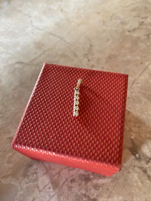 Золотая подвеска с природными бриллиантами