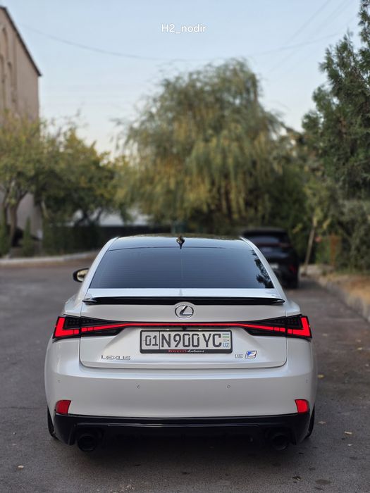Сотилади Lexus is 200T