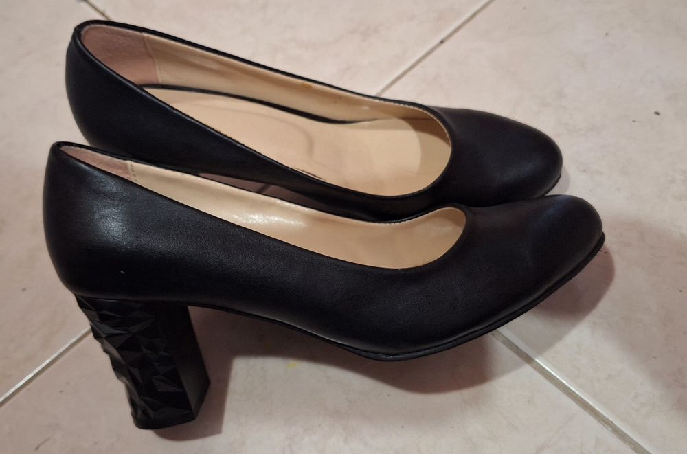 Продавам дамски обувки