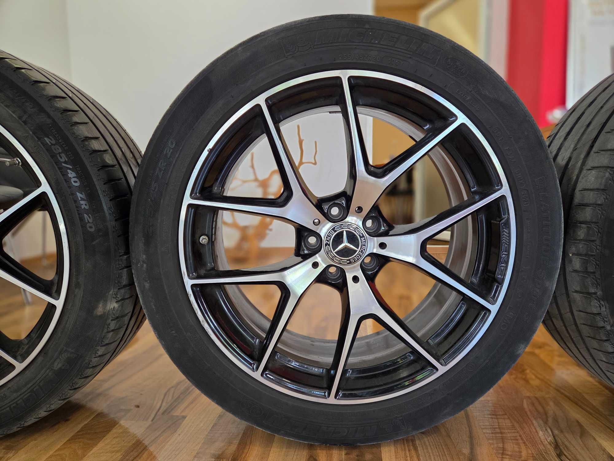 Продавам оригинални AMG джанти с гуми за MERCEDES 20 цола