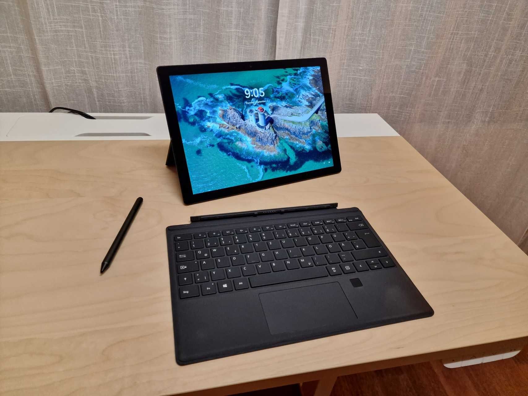 Microsoft Surface Pro 7,  i7-1065G7, 16GB RAM, 512GB SSD Bundle