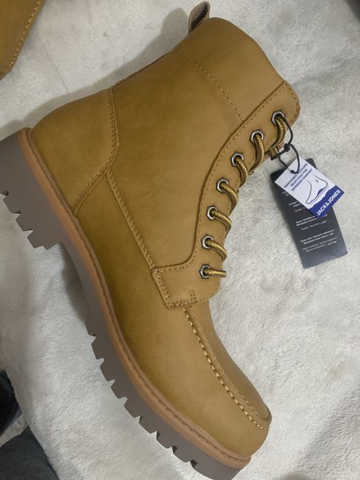 Чисто нови Мъжки зимни обувки jack and jones
