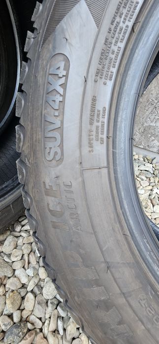 Anvelope Goodyear UltraGrip ICE Arctic Suv 4X4 225/65 R17 102T M+S