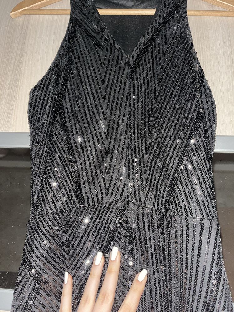 Rochie halter cu paiete