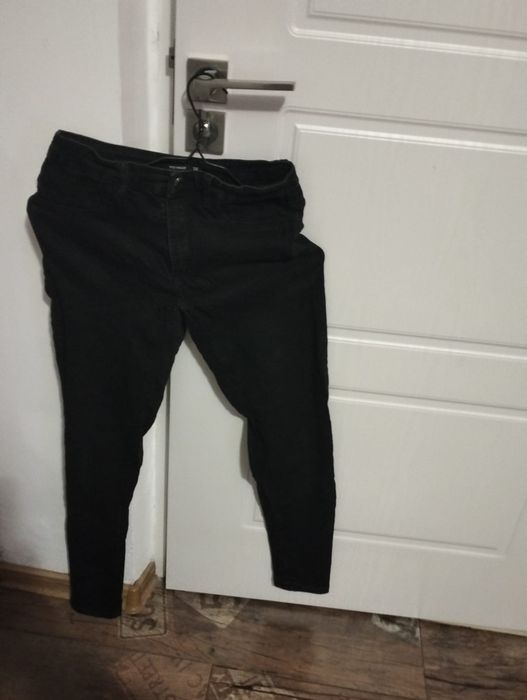 Blugi mărimea M slim