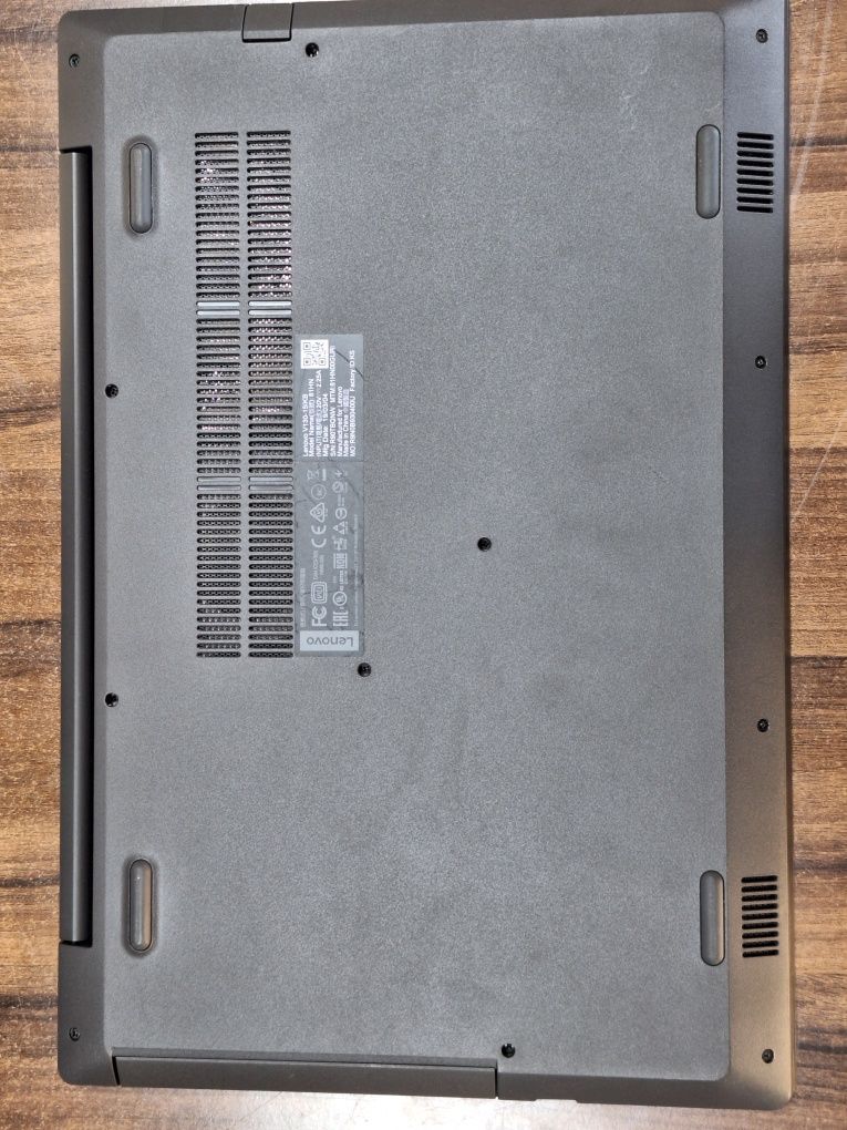 Лаптоп Lenovo V130-15IKB