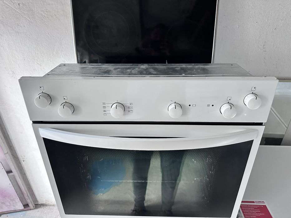 Печка +гаранция. MIELE Керамичен плот. Конвекция. Доставка за София