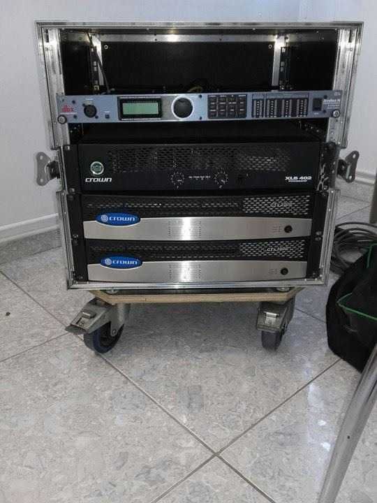Sistem profesional de sunet  JBL 2 X 5000 W - Perfecta stare