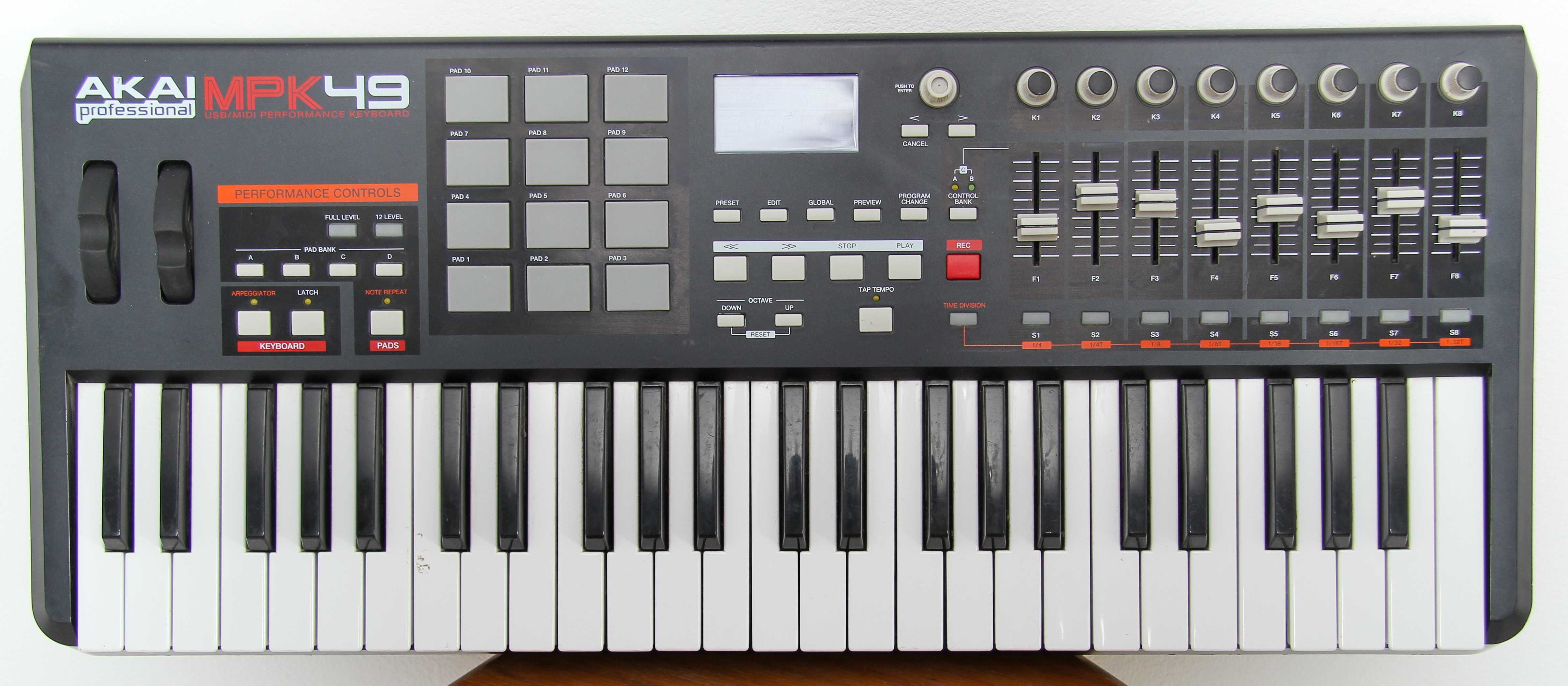 AKAI MPK 49 - Claviatură MIDI Profesională