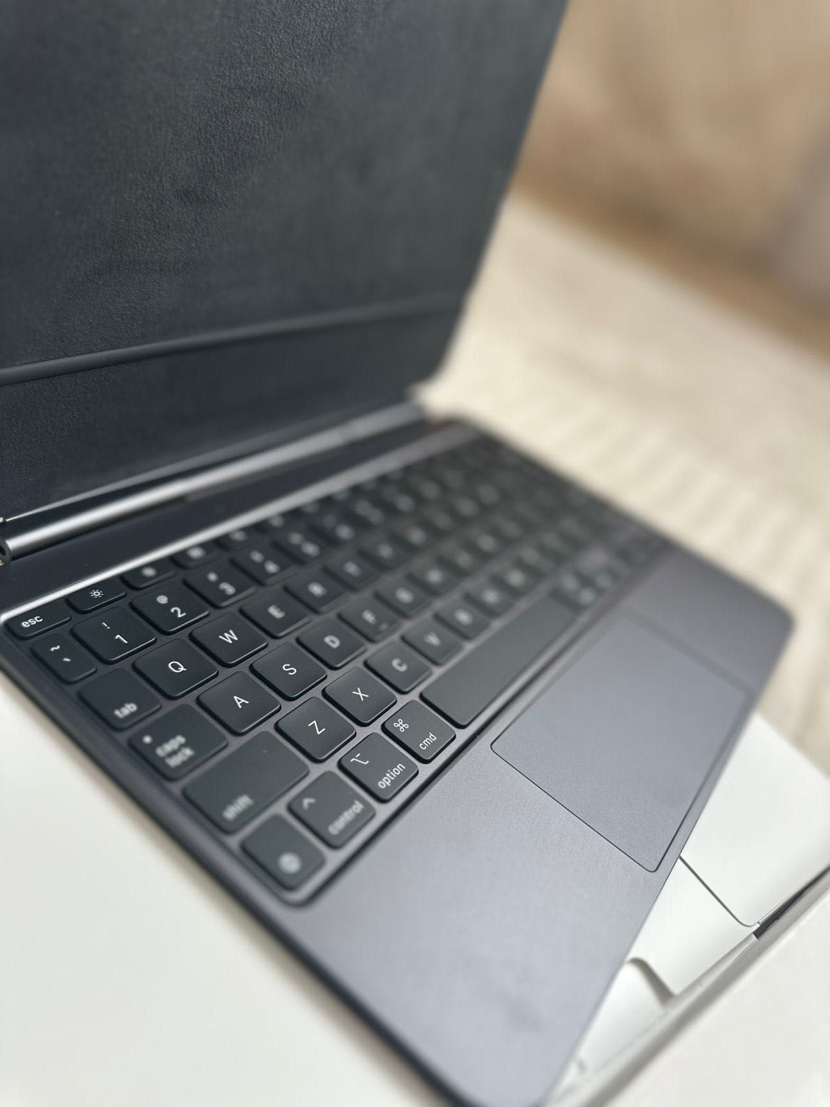 Продам Apple Magic Keyboard для iPad Pro 11” (2024, M4).