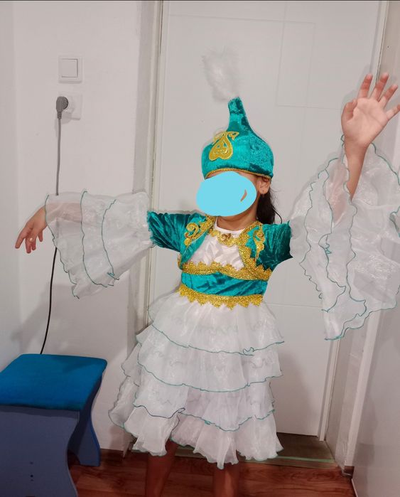 Продам национальное казахское платье,на девочку 5-6-7лет.размер 32.