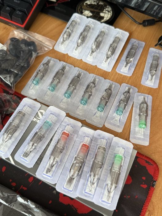 Kit tatuaje complet - mașină rotativă + baterie, tuș, ace