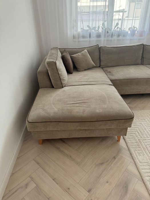 Coltar living cu extindere și lada culoare bej/maro deschis 300x195