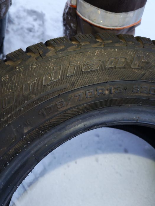 Продам зимнию резину почти новую