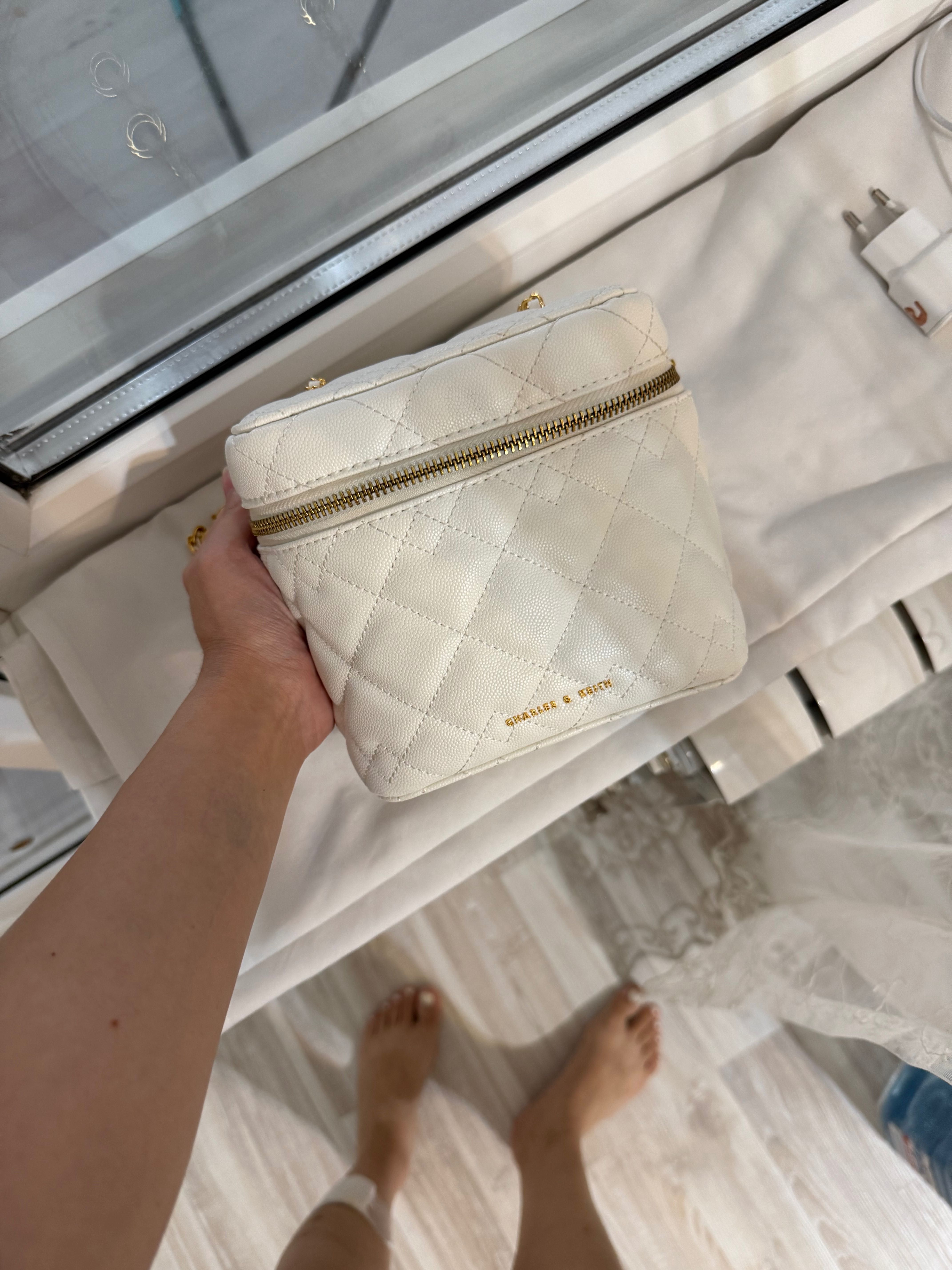 Сумочку Charles&keith