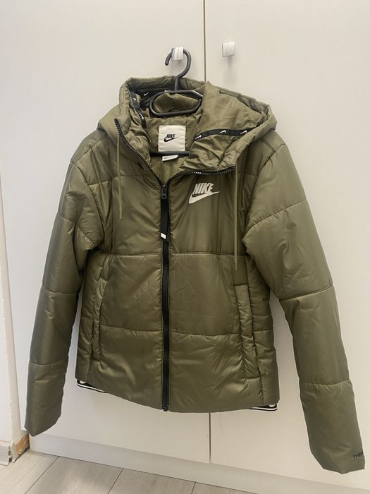 Geaca Nike, marimea xs