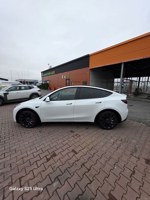 Tesla model y performance