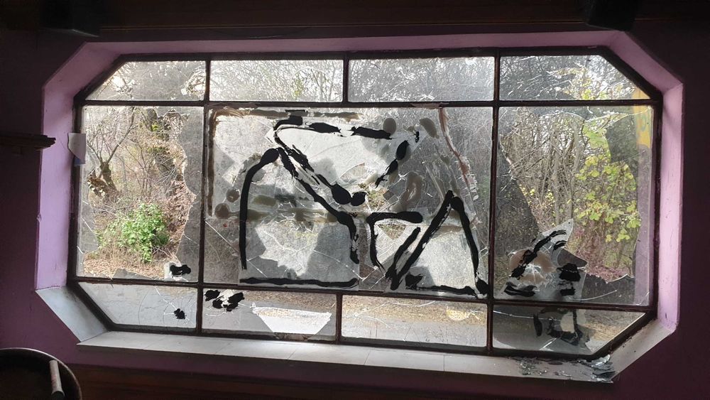 Стъклар на адрес в София.