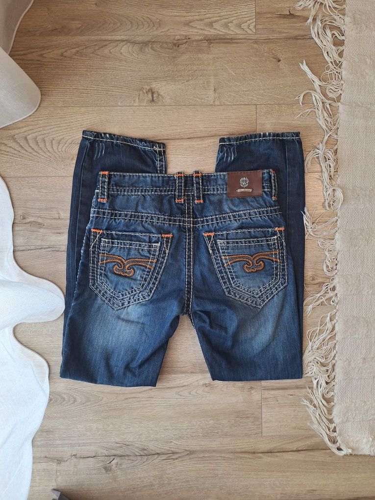 Blue Monkey Jeans

DM for dimensions

Condition: 10/10

Size: W31, L32