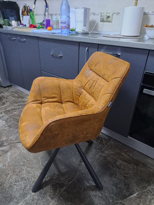 Vând 4 scaune rotative