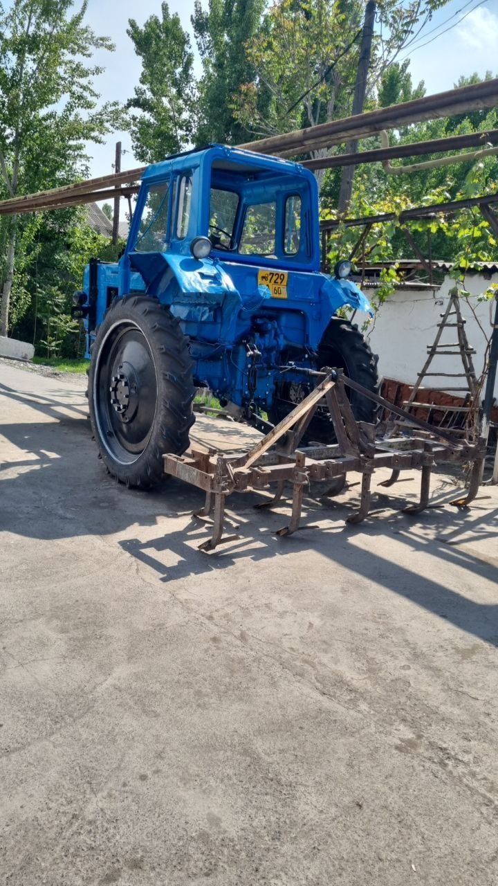 Belarus traktor sotiladi