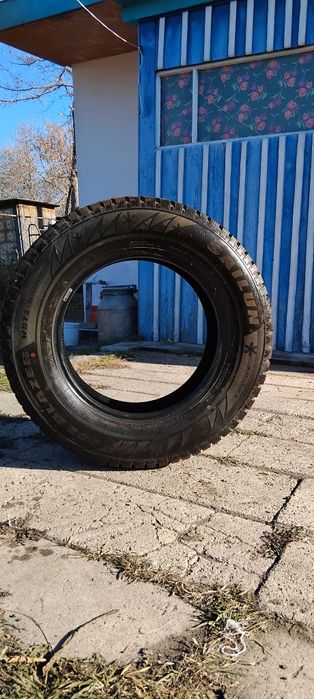 Продам комплект зимних шин