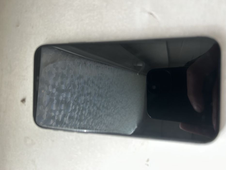 Iphone 11.       .