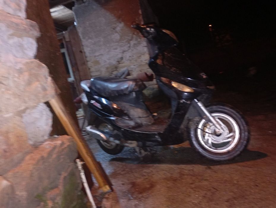 Vând sau schimb Peugeot de 49cc pornește la buton arata impecabil