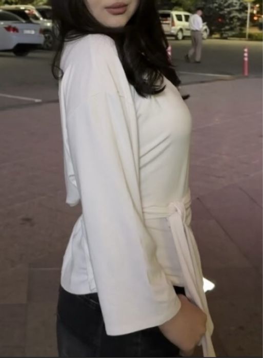 Кофточка тоже от Vivien. В отличном состоянии.