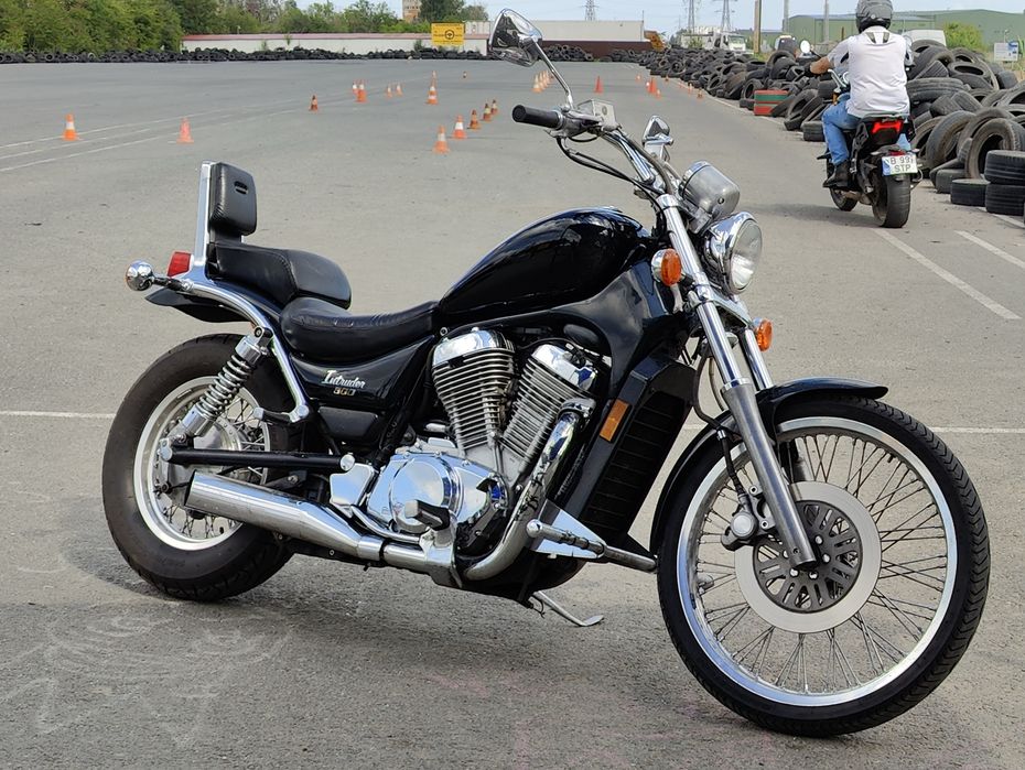 Suzuki intruder 800cc