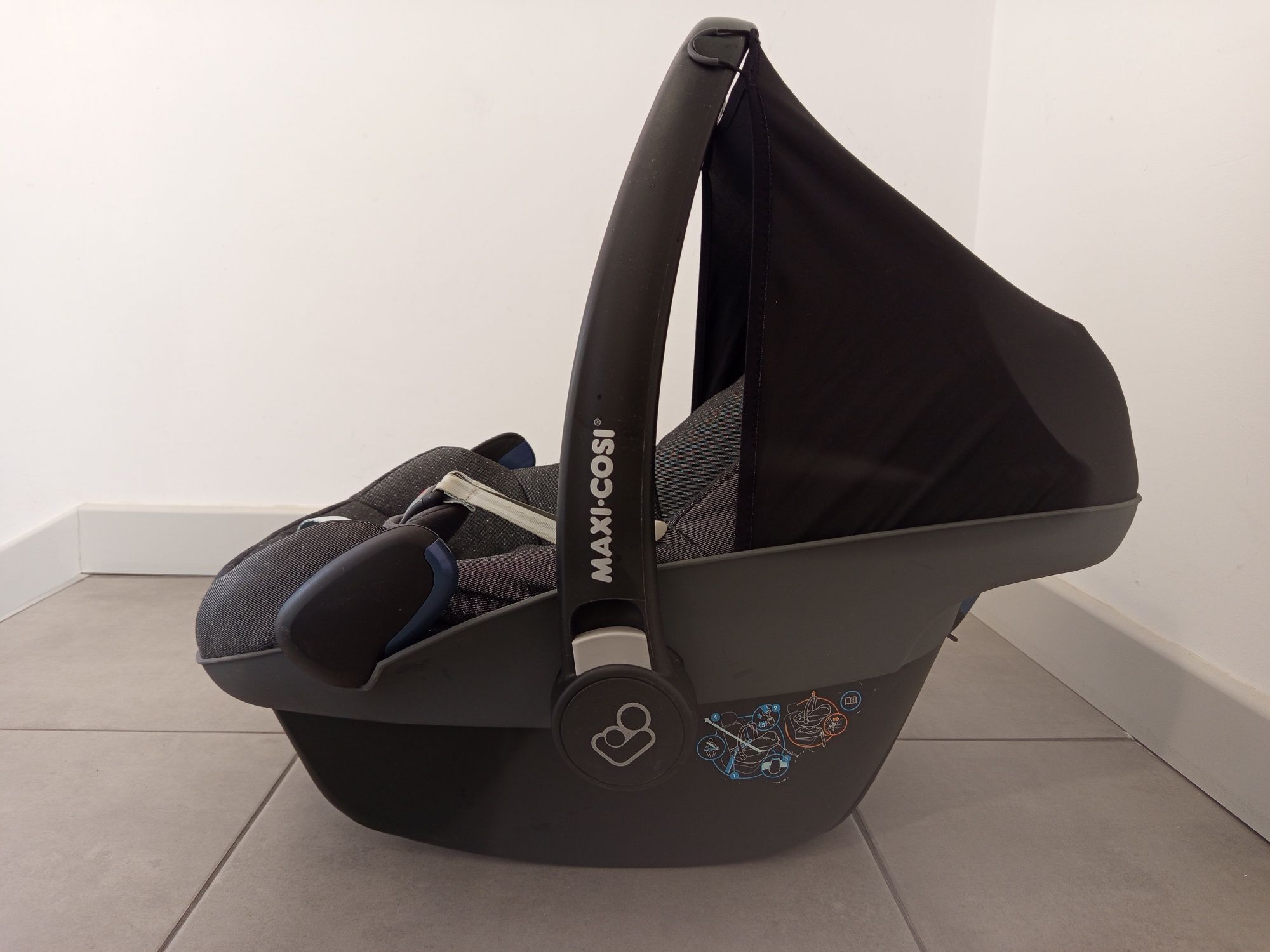 Столче- кош за кола и детска количка  Maxi cosi
