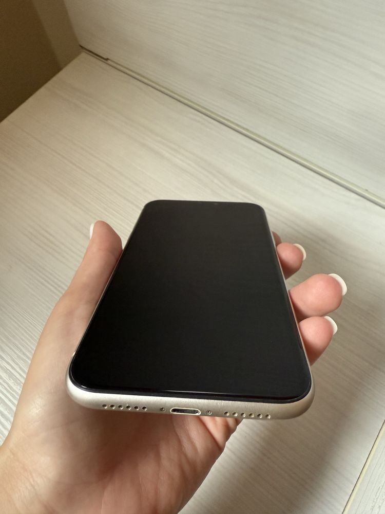 Телефон iPhone 11 128GB