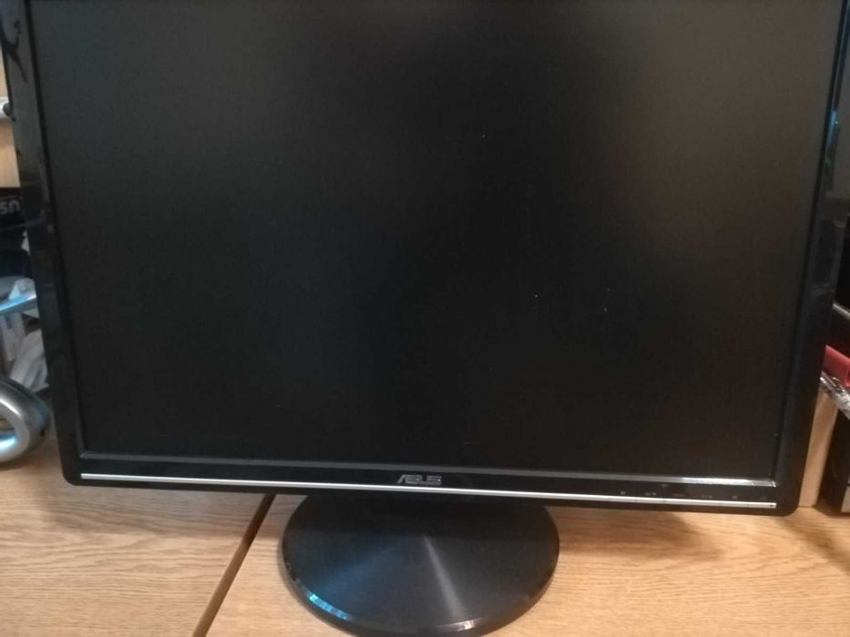 Продавам перфектен монитор ASUS 22"