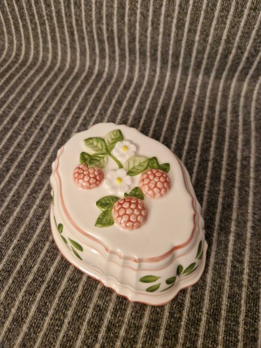 Винтидж керамична декорация – горски плодове