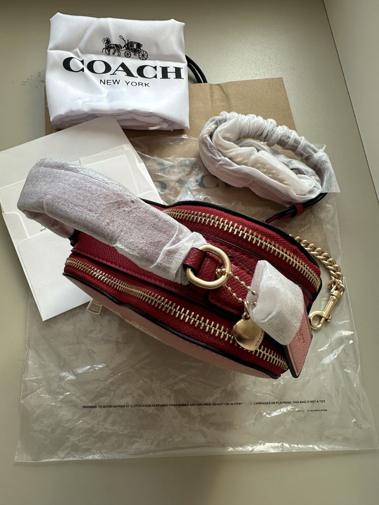 Дамска чанта Coach Heart Bag