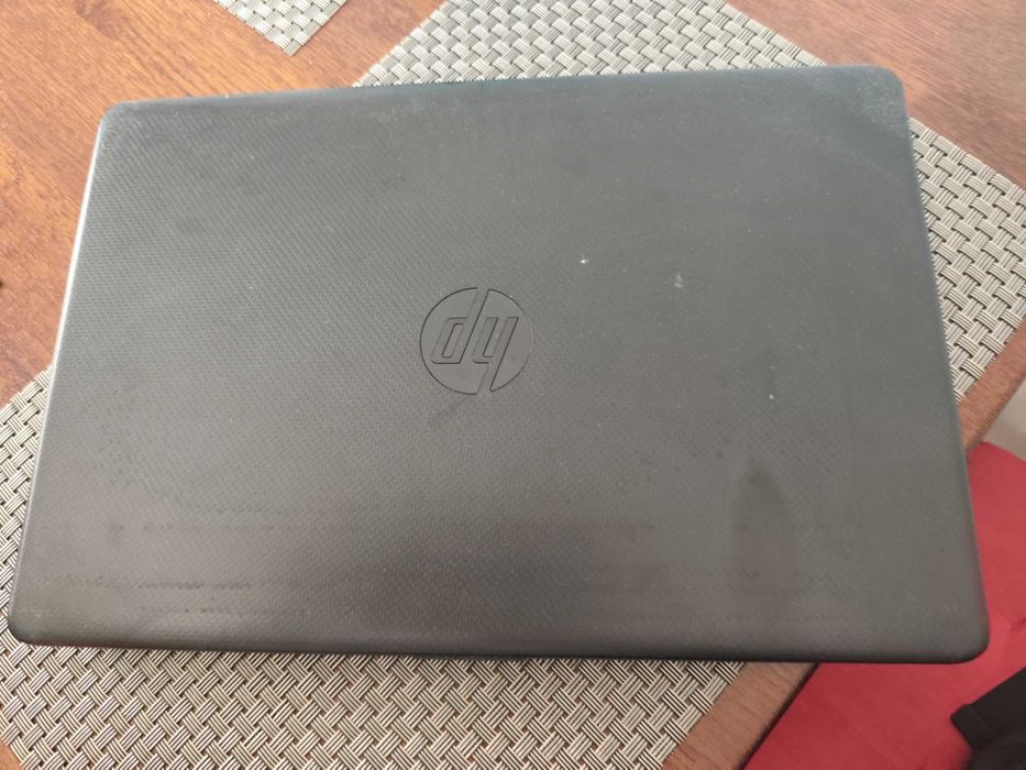 Vând 3 laptopuri utilizate dar functionale: Toshiba și 2 HP