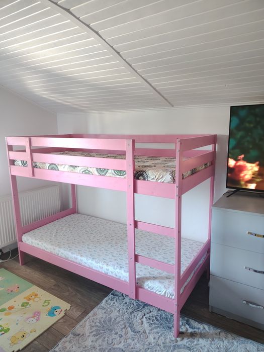Pat suprapus Ikea, roz, 90x200 cu saltele incluse