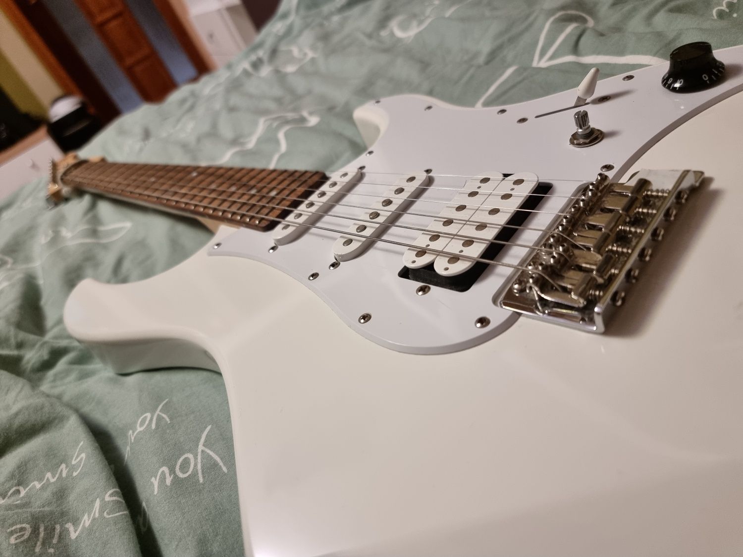 Yamaha Pacifica 012