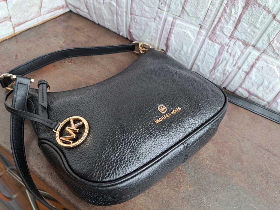 дамска чанта,Michael Kors,малка черна чантичка-естествена кожа