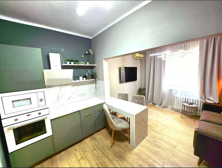 Продава се Тристаен апартамент в София, Център - 68 кв.м за 4044 €/кв.м - Снимка #1