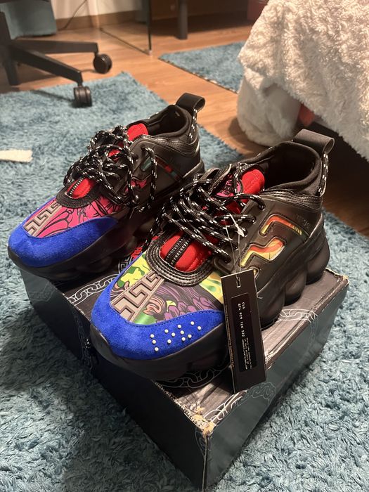 Versace chain reaction