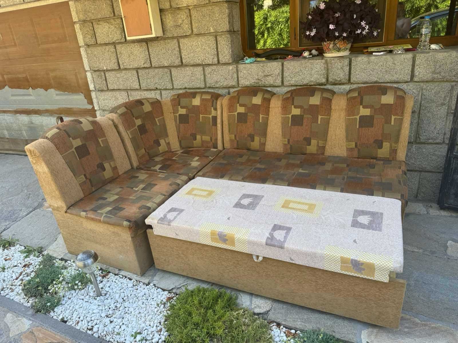Ъглов диван, подходящ за кухня, трапезария, вила