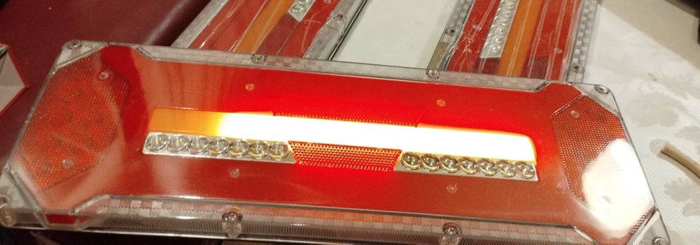 Set 2 lampi spate cu SEMNALIZARE DINAMICA 12-24V

Lampi spate LED, 6 f