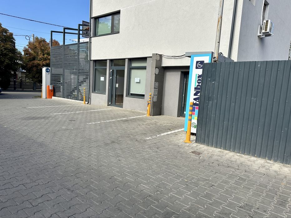 spatiu comercial de închiriat la rondul din 23 august