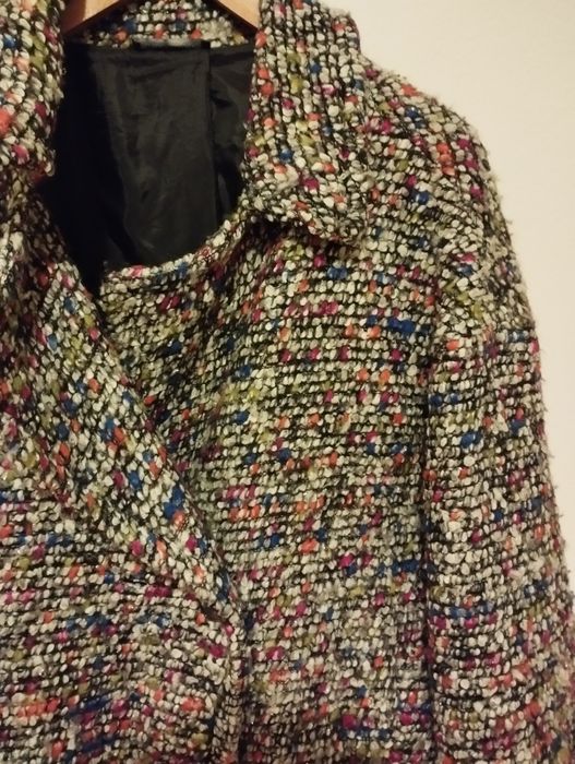 Тъмно зелено яке с розова качулка, и палтенце-цветно