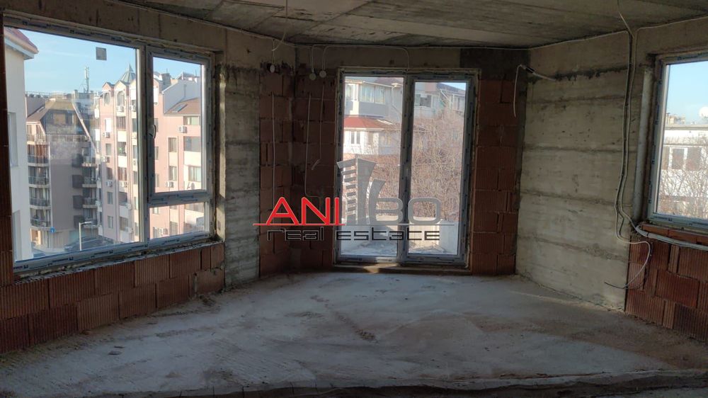 Продава се Тристаен апартамент в Варна, Левски - 96 кв.м за 2466 €/кв.м - Снимка #1