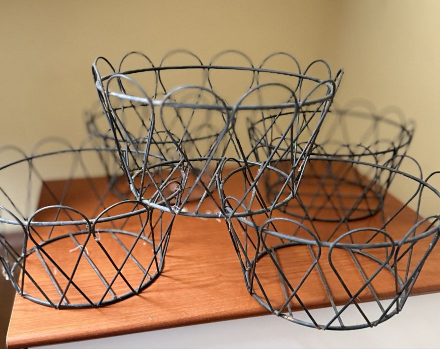 Suporturi metalice decorative pentru plante