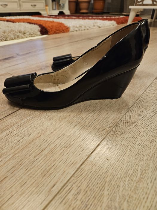 Vand pantofi piele lacuita