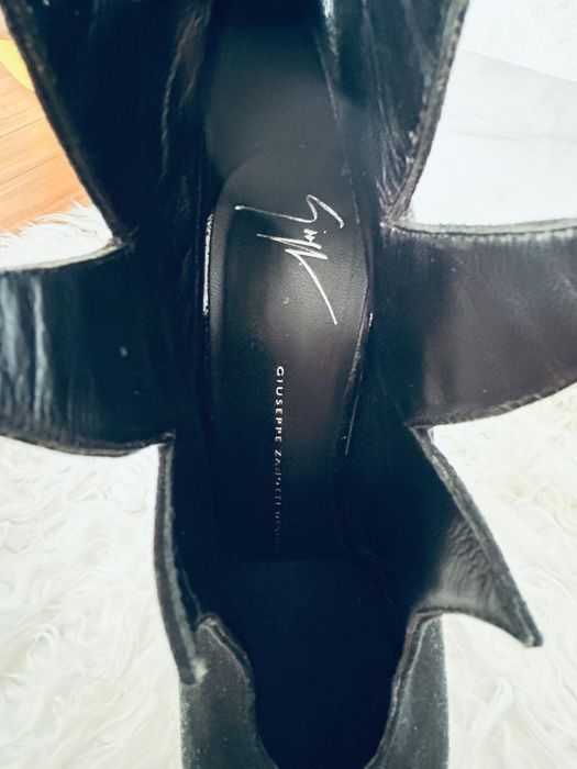 Botine elegante  piele întoarsă Giuseppe Zanotti